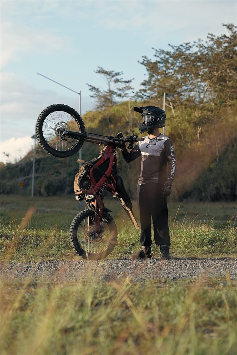 Listo para la aventura con la Surron